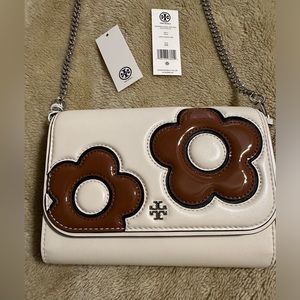 TORY BURCH EMERSON FLORAL APPLIQUE CHAIN WALLET